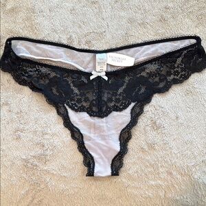 NWT vintage Victoria's Secret Black and Pink Lace Panties with Scalloped Trim